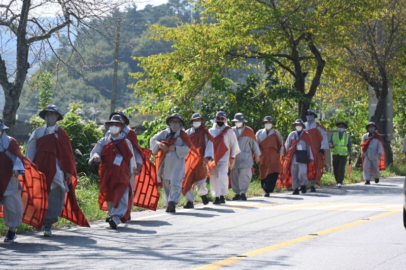 DSC_7400 송광사-곡성 구간을 순례하는 대중의 모습 (5)
